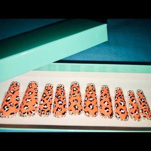 Press on nails